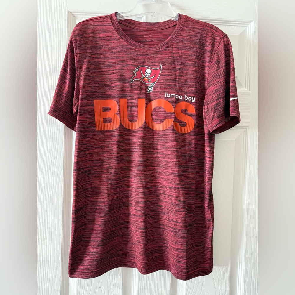Nike T-shirt. Bucs